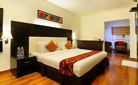 Hotel Crossroads 4*